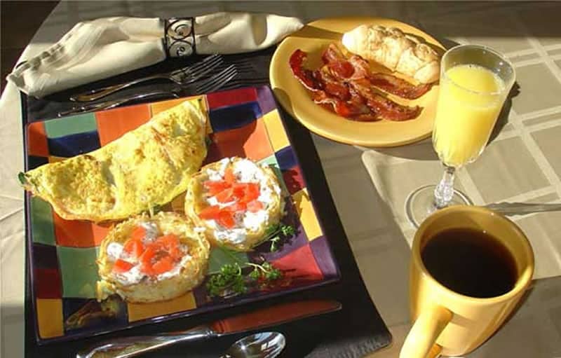 Delicious made to order breakfast in Sedona. Dine privately at the time and location of your choice. Pictured are hash brown potato nests with omelette, bacon and crescent.